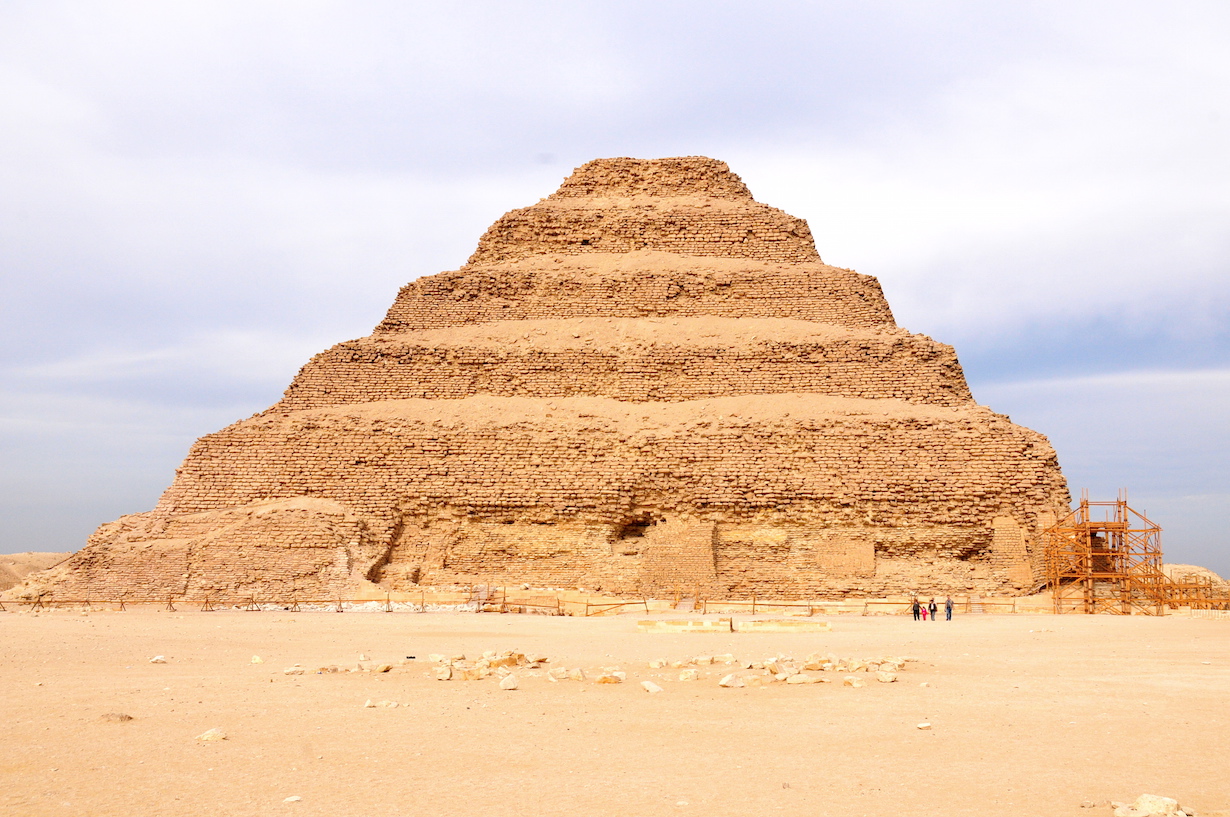 Пирамида Джосера - первая пирамида в Древнем Египте.  Её высота - 62 метра. (Ed Yourdon)
