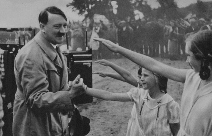 Бернели Нинау - любимая еврейская девочка Адольфа Гитлера Бернели Нинау - любимая еврейская девочка Адольфа Гитлера