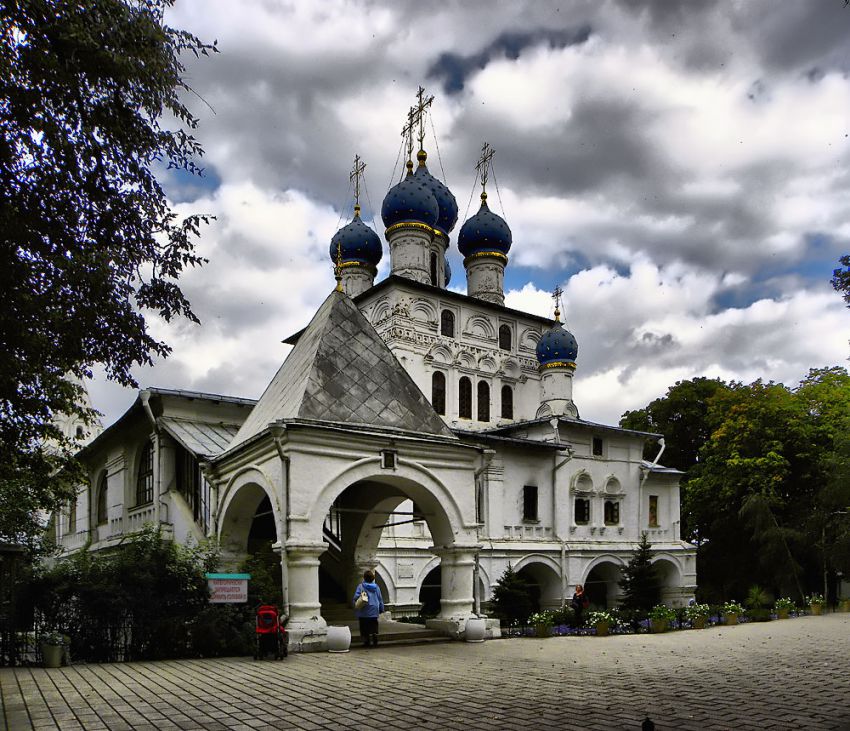 Прогулки по Коломенскому. Церковь Казанской Божьей Матери. Прогулки по Коломенскому. Церковь Казанской Божьей Матери.