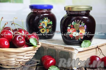 В меру густое, красивое и нежное повидло из черешни порадует вас зимой своим вкусом.