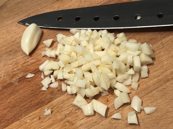 Кальмары в сливочно-чесночном соусе.