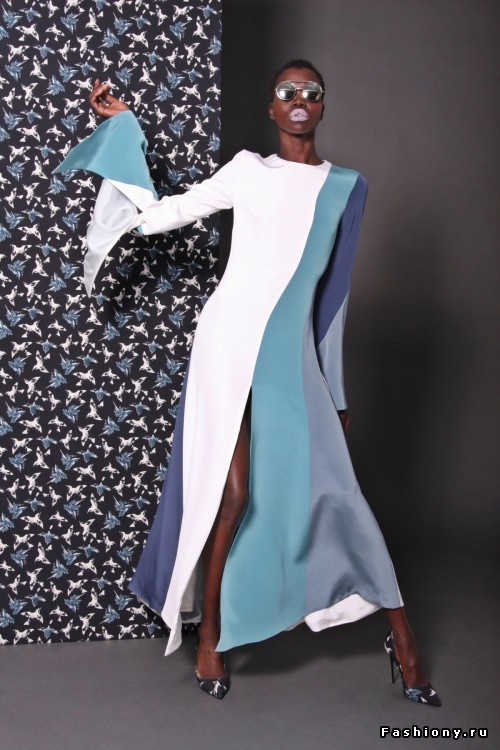 Christian Siriano pre-fall 2017 -- женственно, элегантно и без демонстративной сексуальности Christian Siriano pre-fall 2017 -- женственно, элегантно и без демонстративной сексуальности