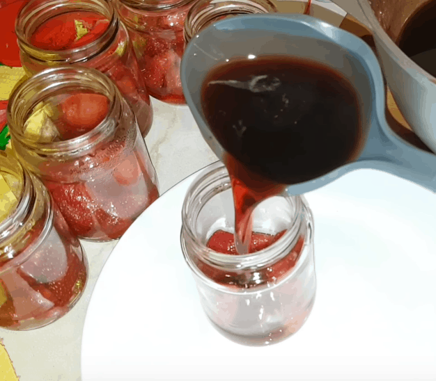 Как сварить клубничное варенье, не ставя ягоды на плиту? Как сварить клубничное варенье, не ставя ягоды на плиту?