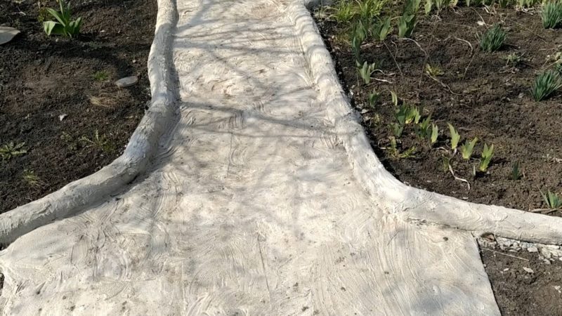 Крутые садовые дорожки буквально из мусора