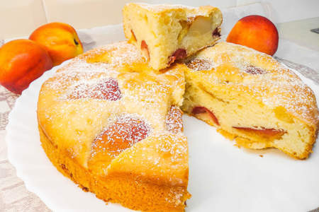 Фото к рецепту: Быстрый  пирог с фруктами