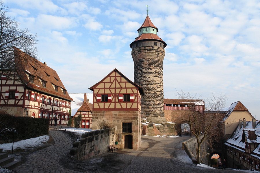  .    - Nürnberger Burg