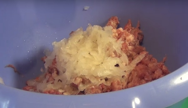 мясные зразы с омлетом