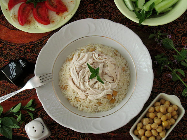 Турецкий плов с курицей и нутом (Tavuklu Nohutlu Pirinç Pilavı)