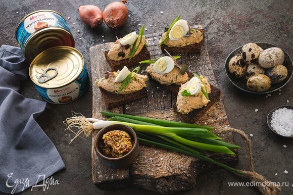 Украсьте зеленым луком и половинками перепелиных яиц. Приятного аппетита! Украсьте зеленым луком и половинками перепелиных яиц. Приятного аппетита!