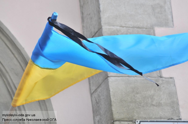 Флаг украины траур