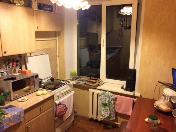 До и после ремонта — яркая и удобная кухня-трансформер площадью 6 кв.метров