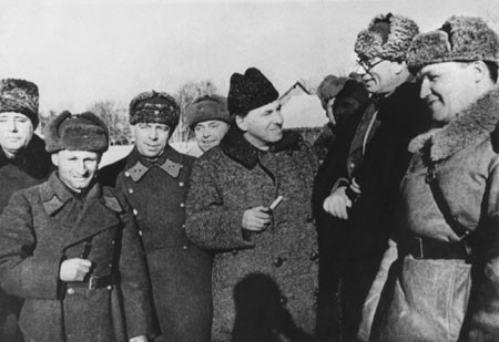 Награждение генерала Власова в 1942 году. Фото: © Wikimedia Commons