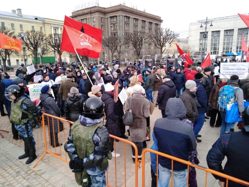 Прошедший в Санкт-Петербурге митинг КПРФ был похож на комедийное представление