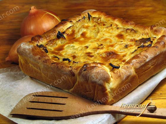 Пирог с луковой начинкой Германия. Пирог с луковой начинкой