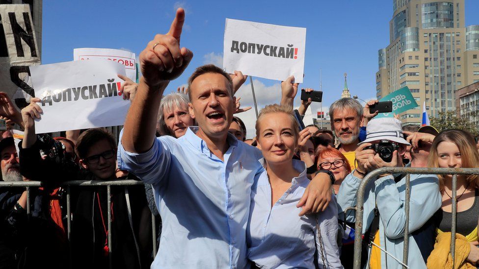 Михаил Поляков. Двойной удар по Путину: со стороны хоккеиста Панарина и бузотера Навального