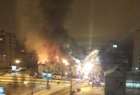 Видео: спасатели ликвидируют крупный пожар в Архангельске