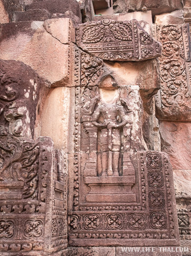 Ажурная резьба по камню в кхмерском храме, Сурин, Таиланд