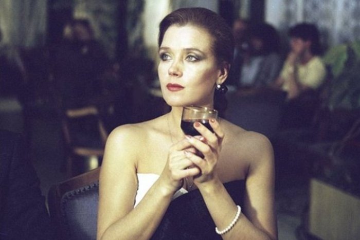 Ирина Алферова в фильме *Высший класс*, 1991 | Фото: kino-teatr.ru Ирина Алферова в фильме *Высший класс*, 1991 | Фото: kino-teatr.ru