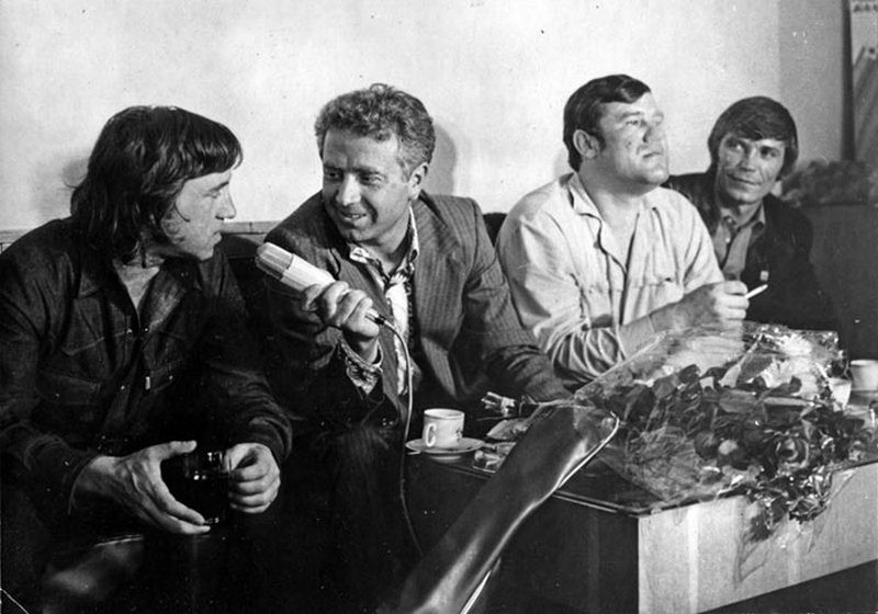 79. София, Высоцкий, Георгиев, Шаповалов, Бортник на пресс-конференции в аэропорту 79. София, Высоцкий, Георгиев, Шаповалов, Бортник на пресс-конференции в аэропорту Владимир Высоцкий, Русские актеры, Русские поэты, история
