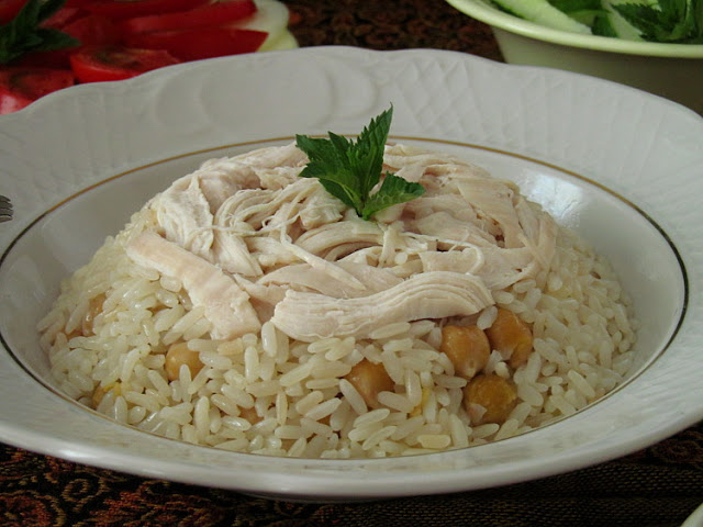 Турецкий плов с курицей и нутом (Tavuklu Nohutlu Pirinç Pilavı)