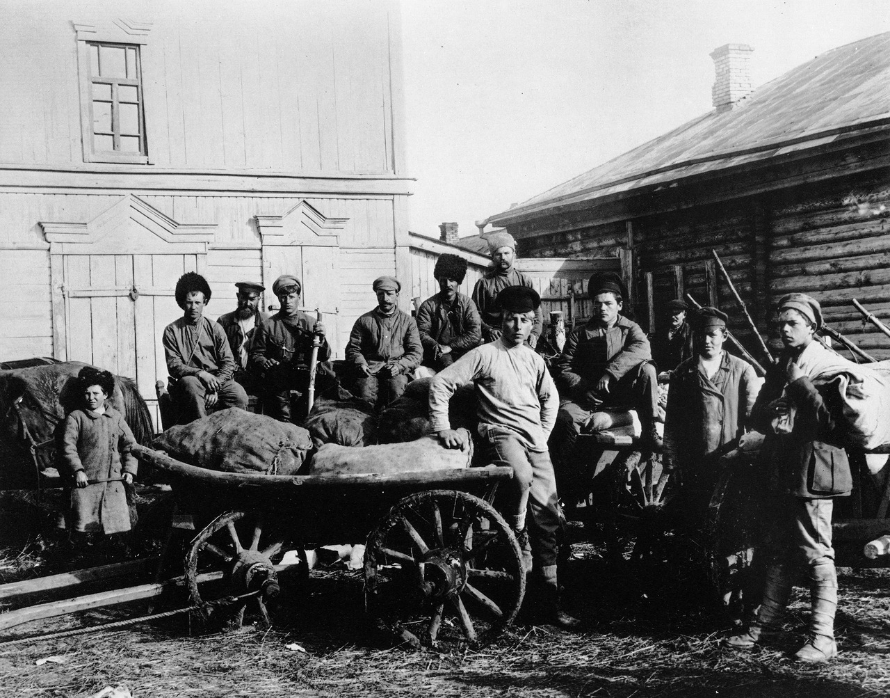 1920. Продовольствие доставленное самарскими рабочими и крестьянами для 1-го Советского батальона.