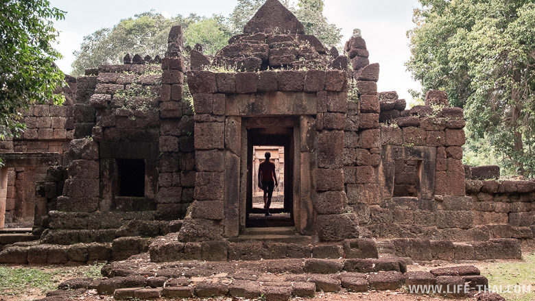 Что посмотреть в Сурине - кхмерские храмы