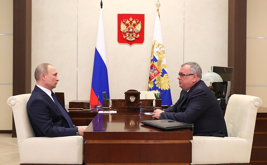 С президентом – председателем правления Банка ВТБ Андреем Костиным.