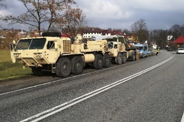 Военная техника США попала в ДТП в Польше, есть пострадавшие (ФОТО)