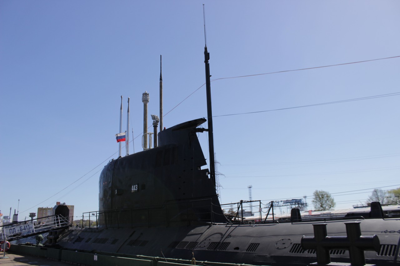 Б-413 заняла первое место на Северном флоте по минным постановкам и была объявлена «Отличным кораблем». Б-413 заняла первое место на Северном флоте по минным постановкам и была объявлена «Отличным кораблем».