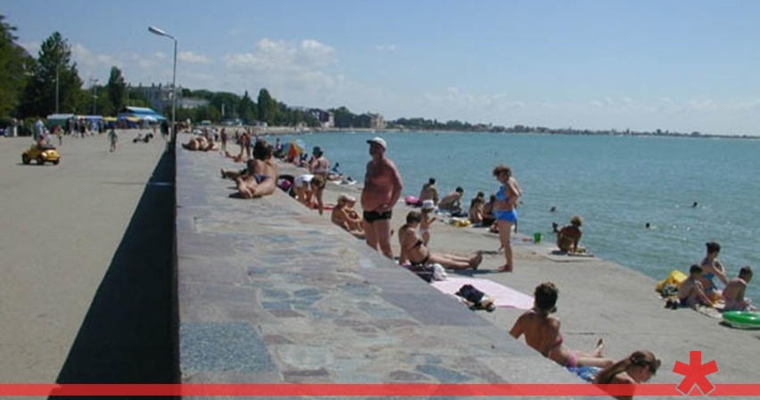 В Евпатории отдыхающие спасли тонущего в море пенсионера В Евпатории отдыхающие спасли тонущего в море пенсионера