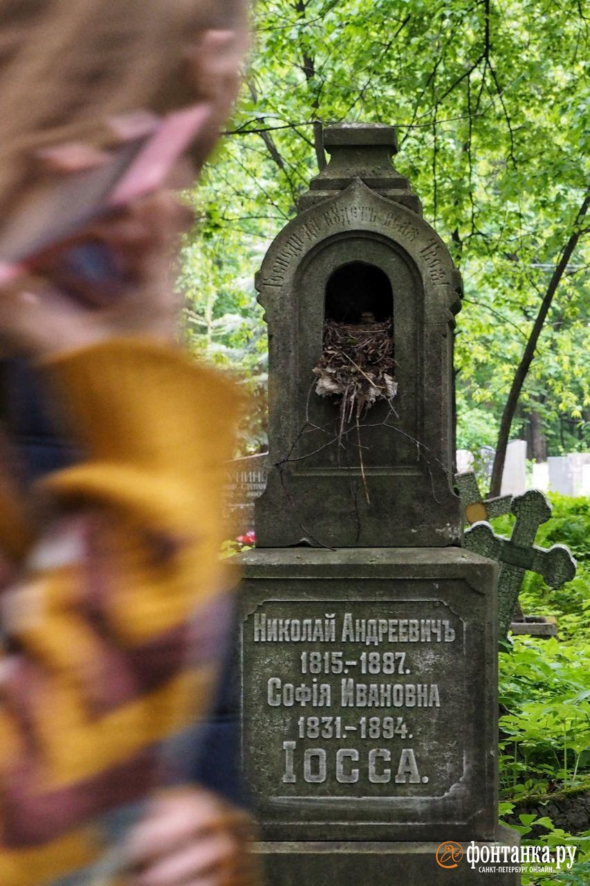 Памятник Ксении блаженной Смоленское кладбище