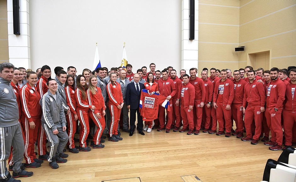С российскими спортсменами – участниками XXIII Олимпийских зимних игр 2018 года в Пхёнчхане.