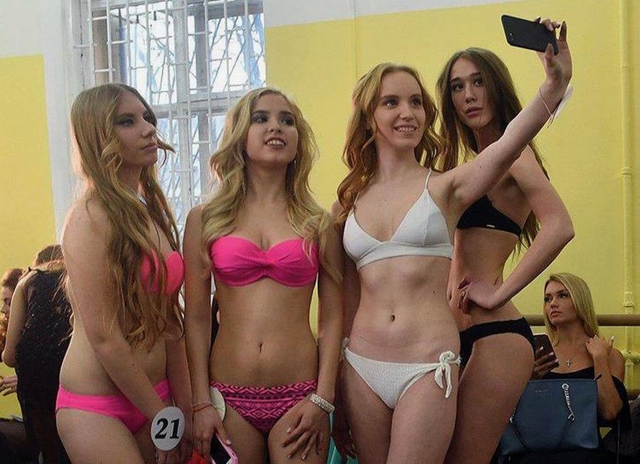 Русские Лесбиянки Групповуха Моделей На Кастинге