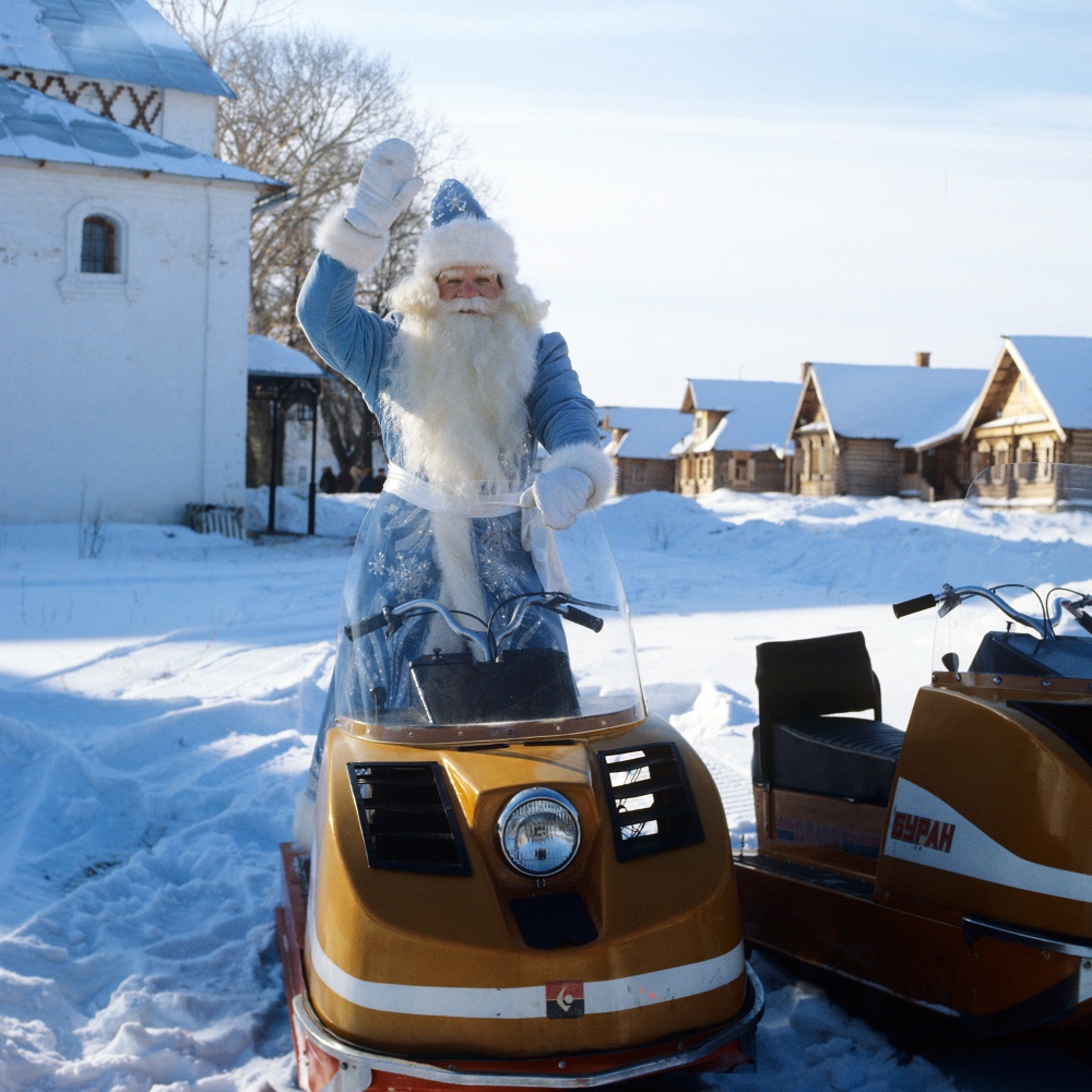 26 фото с советским Дедом Морозом из 80-х годов