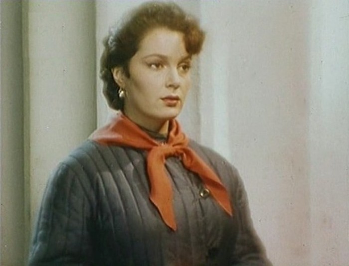 Элина Быстрицкая в фильме *Русский сувенир*, 1960 | Фото: kino-teatr.ru Элина Быстрицкая в фильме *Русский сувенир*, 1960 | Фото: kino-teatr.ru