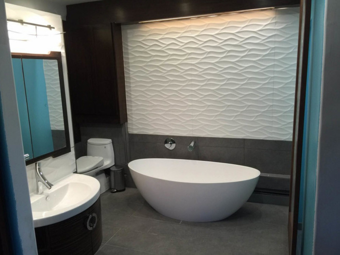 Для создания оригинальной и комфортной отделки ванной комнаты профессиональные дизайнеры рекомендуют использовать 3D-поверхности. 