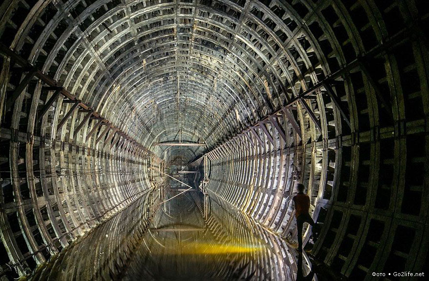 Заброшенный туннель метро в Киеве