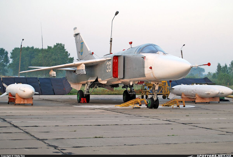 Su-24 N33-001