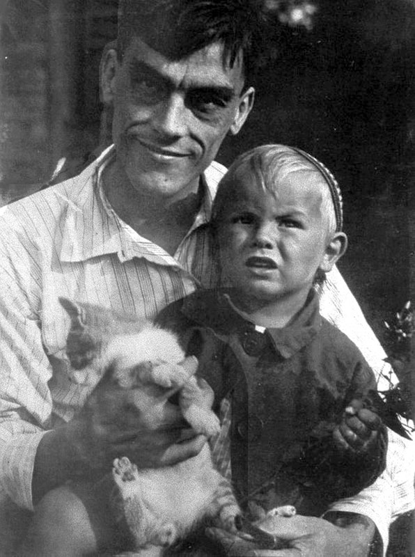 1057 Арсений Тарковский с сыном Андреем.jpg 1057 Арсений Тарковский с сыном Андреем.jpg