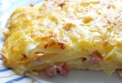 Картофельная запеканка в мультиварке - сытный ужин для ленивых
