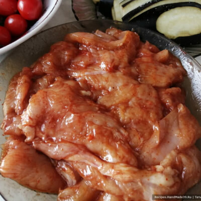 Куриные шашлычки с баклажанами, запечённые в духовке