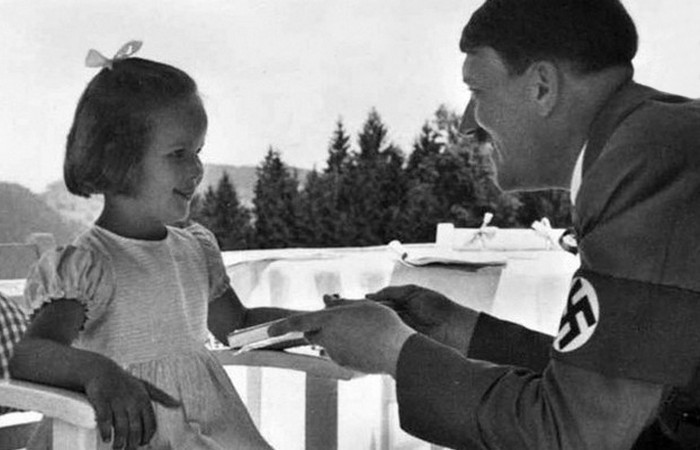 Бернели Нинау - любимая еврейская девочка Адольфа Гитлера Бернели Нинау - любимая еврейская девочка Адольфа Гитлера