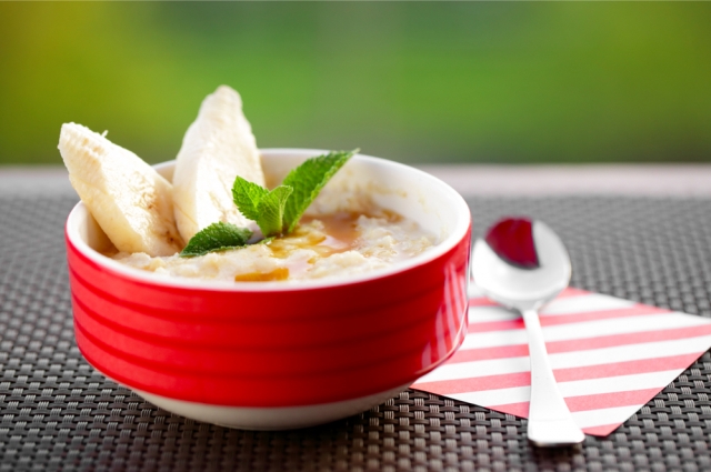 Овсяная каша с бананом и карамелью