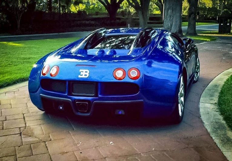Американец превратил старую развалюху в точную копию Bugatti Veyron