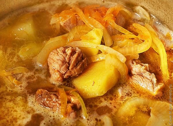 Свинина, тушенная с картофелем