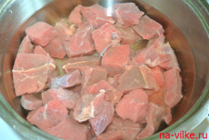 Говядина кусочками в воде