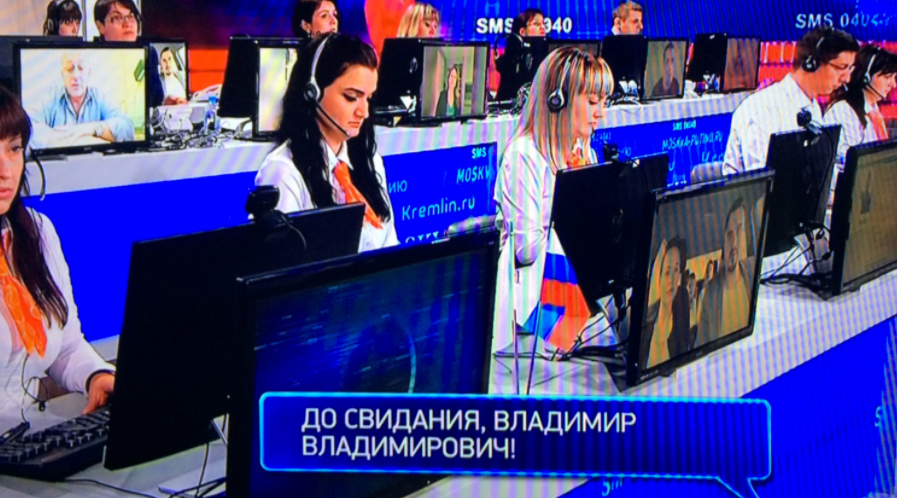 Самые неожиданные СМС Путину попали в прямой эфир Самые неожиданные СМС Путину попали в прямой эфир