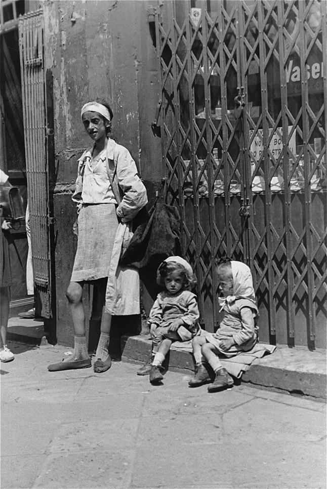 Запретные фотографии: варшавское гетто летом 1941 года Запретные фотографии: варшавское гетто летом 1941 года