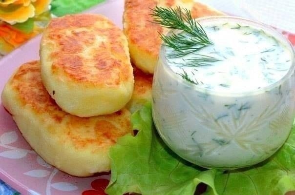oladi-pyshnyye-retsept-02 Картофельные оладьи с сыром к завтраку. Никто не откажется от добавки