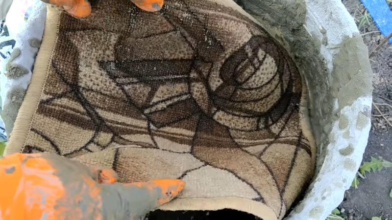 Крутые садовые дорожки буквально из мусора